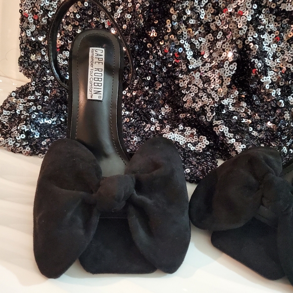 Cape Robbin Heeled Sandals - Picture 3 of 8